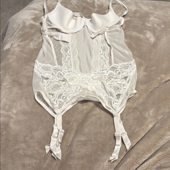 Victoria's Secret White Lace Lingerie - Picture 4 of 6